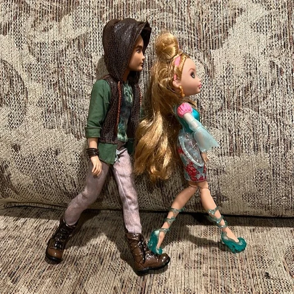 Poupées Ashlynn Ella Hunter Huntsman Ever After High 2013 Mattel 32 cm - Poupées/Poupées Monster High et Ever After High - Broc'neyland - La Boutique Disney